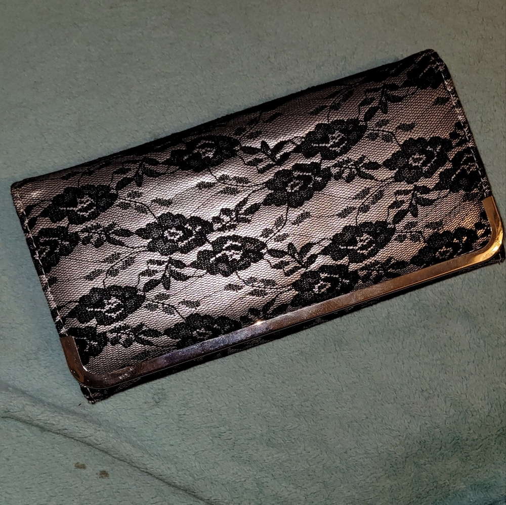 Black lace snap shut wallet, good condition